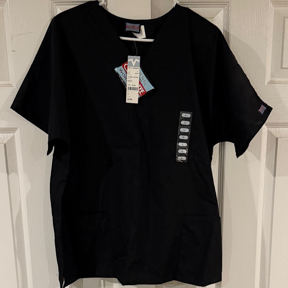 Black V-Neck Scrub Top size L
